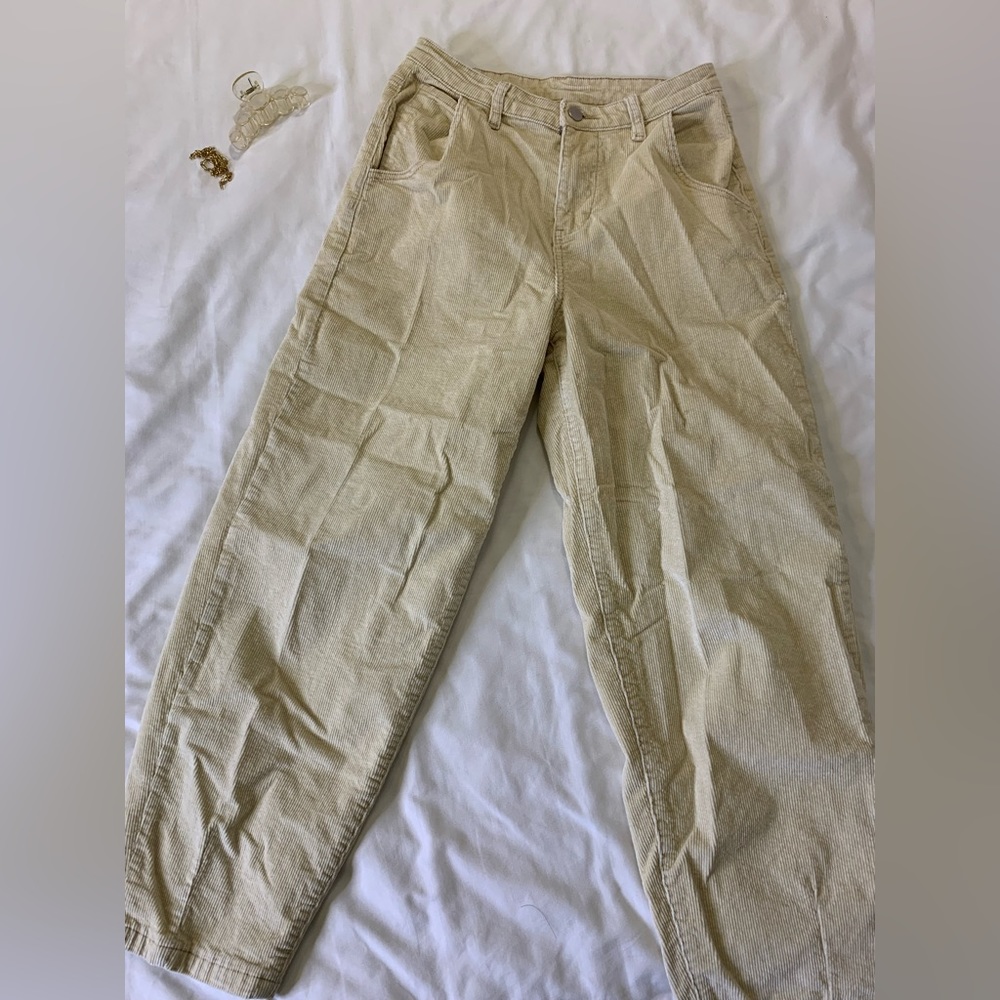 Baggy high waisted light beige corduroy pants